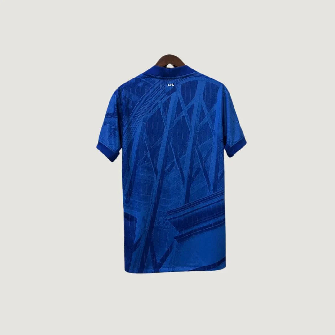 Chelsea – Maillot Domicile 25/26 – Bleu Royal & Motifs Graphiques