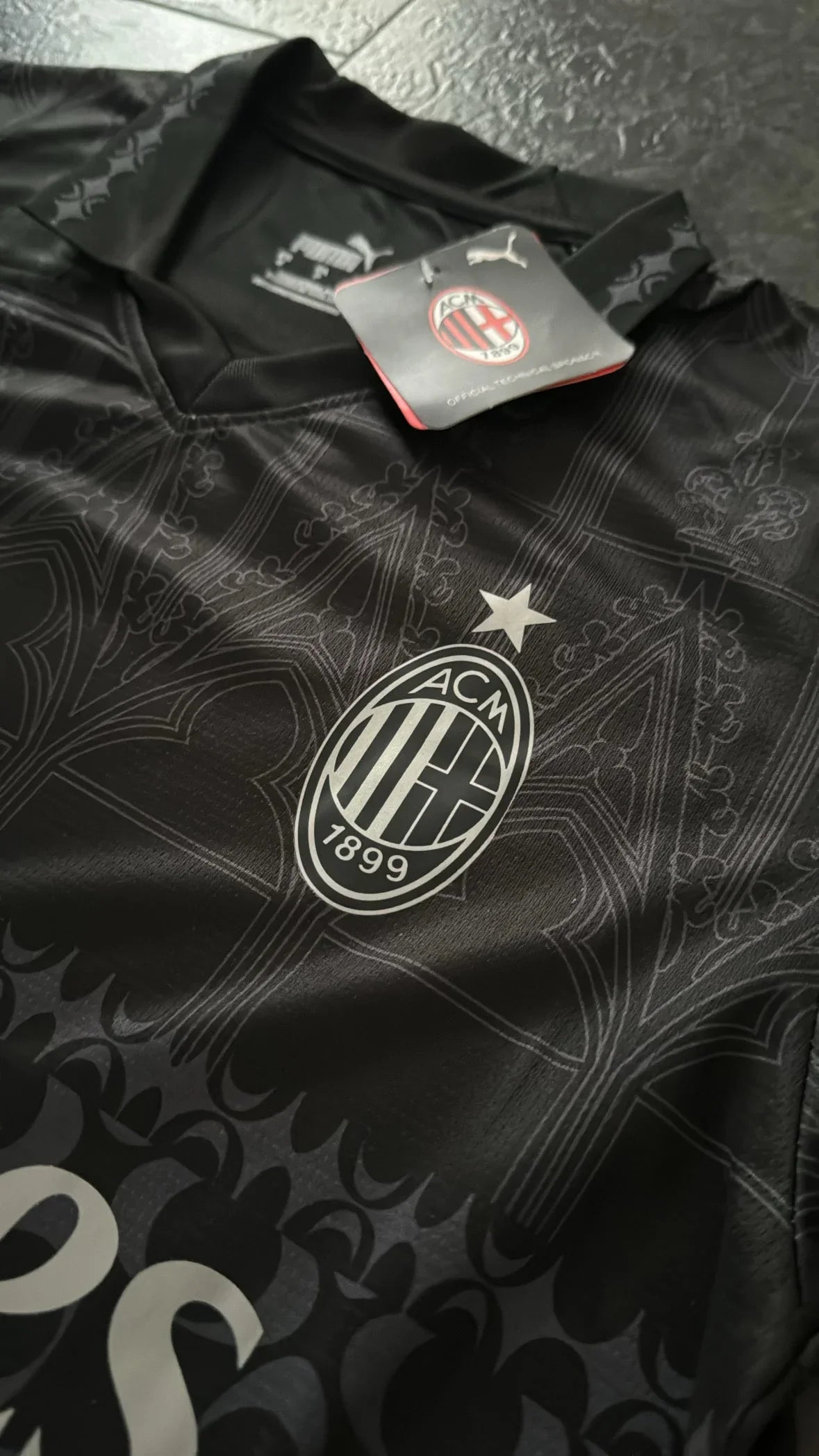 AC Milan - Maillot x PLEASURES Forth 23/24 - Noir